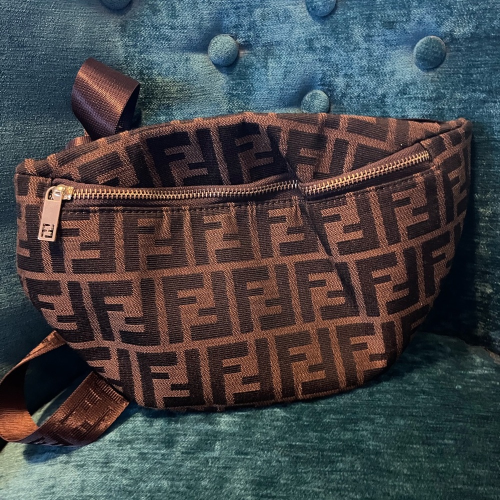 Fashion Bag Nice Fanny pack FF adjustable strap.